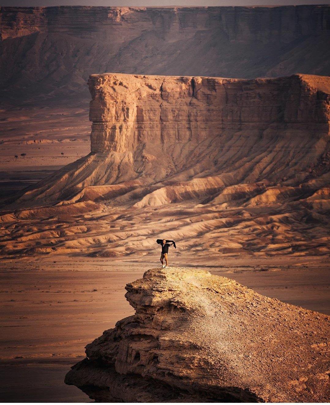 Hiking Khashm Al Husan Image 1
