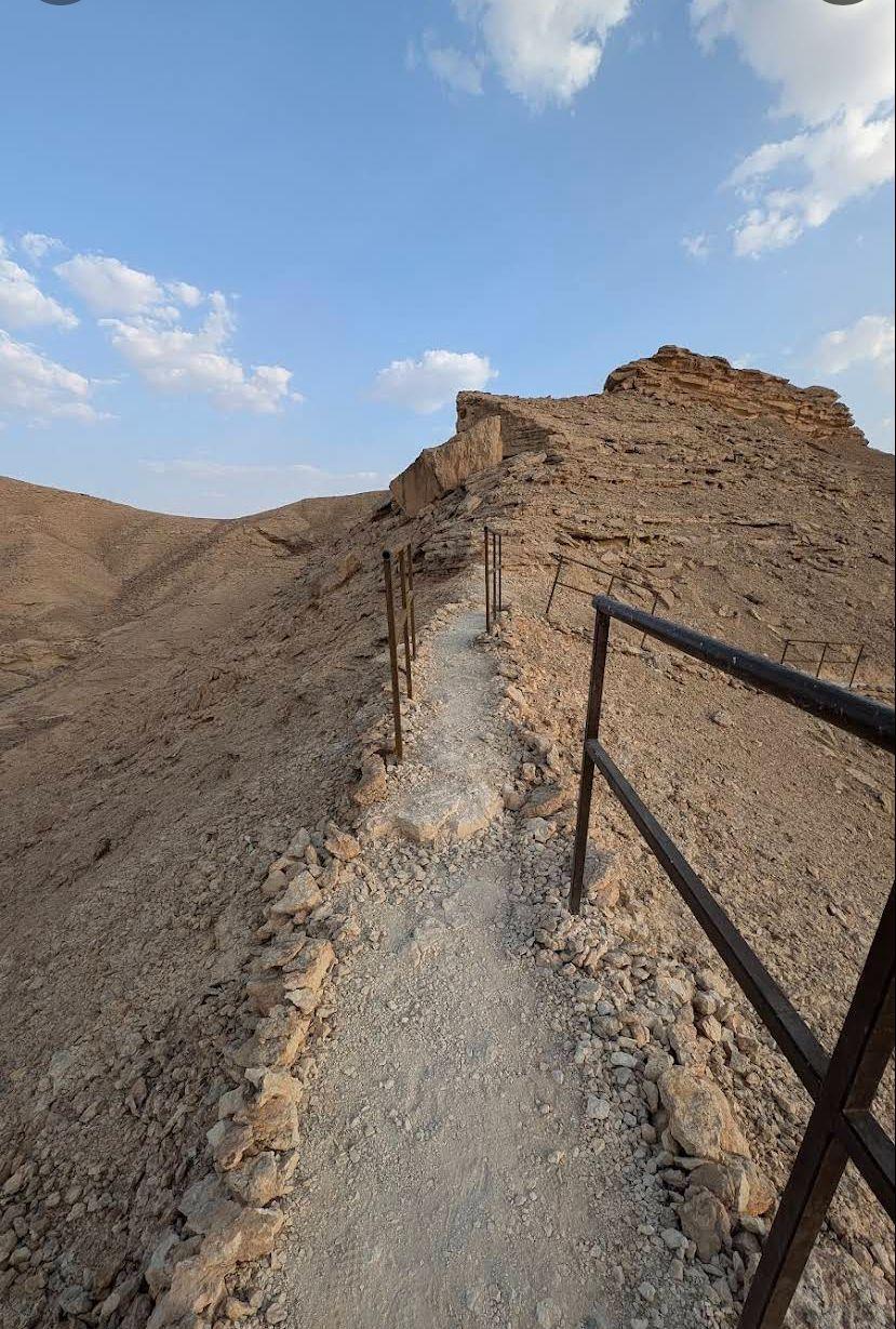 Hiking Khashm Al Husan Image 3